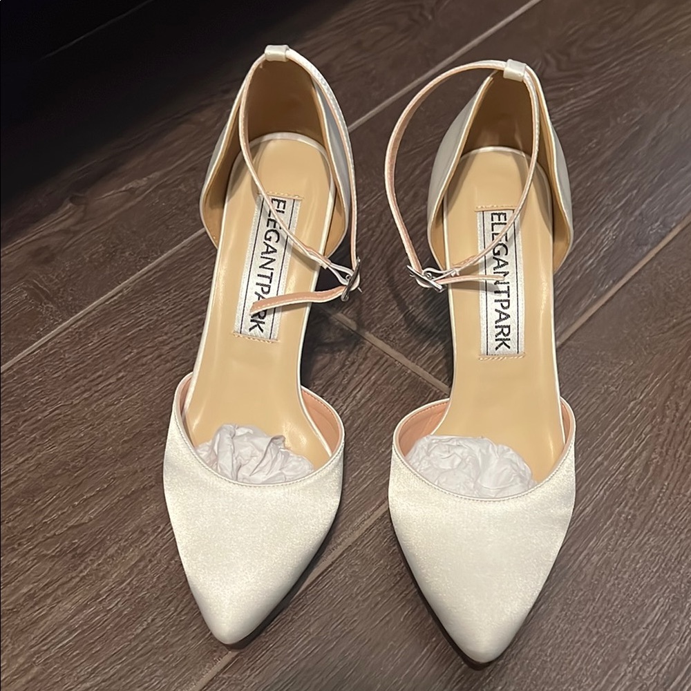 Elegant Cream Heels with Sophisticated Design